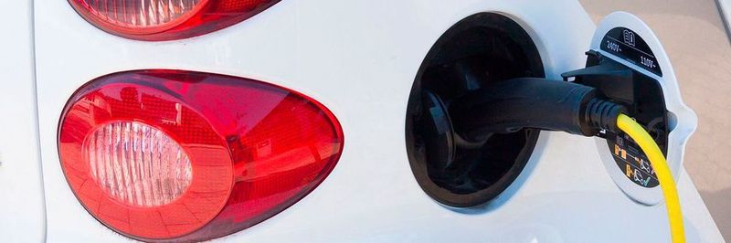 Der Analyse der Strategieberatung Oliver Wyman zufolge wird der E-Antrieb 2025 nur noch knapp 20 % teurer sein als der Verbrennungsmotor.