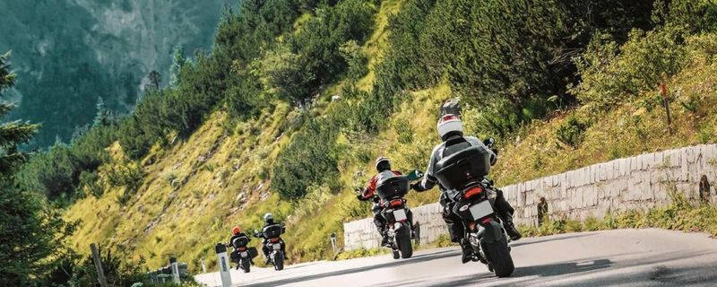 Auch in diesem Jahr befragt Motorradreifendirekt.de Biker zu ihren Lieblings-Zielen und weitesten Strecken im Biker-Sommer 2017. Zu gewinnen gibt es unter anderem ein Garmin-Navigationssystem oder eine GoPro-Kamera inklusive Helmhalterung.