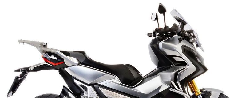 Sowohl die Edelstahl-, als auch die Carbonvariante machen am Honda X-ADV einen guten Eindruck. Das sogenannte „Shark Cut“-Design soll einen unverwechselbaren Look zeigen, so die italienischen Designer.