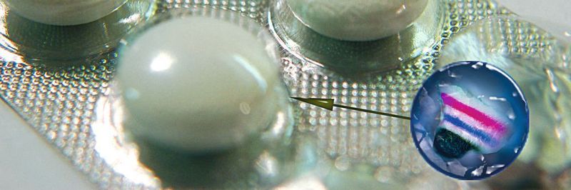 Mit bloßem Auge kaum zu erkennen – und doch da: Ein Secutag-Farbcode auf einer Blisterverpackung.