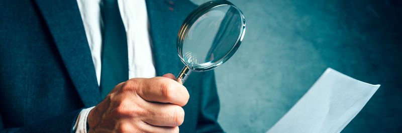 Die Suche nach qualifiziertem Fachpersonal bleibt schwierig. Über 40 Prozent der befragten Unternehmen finden nicht ausreichend Entwickler für offene Positionen.