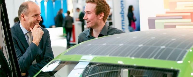 Im Mittelpunkt der Composites Europe stehen Leichtbau, Ressourceneffizienz und Multimaterial-Design.