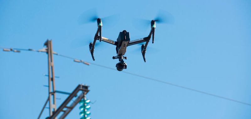 Sharper Shape kündigt den ersten, auf gewerblichen Drohnen basierenden, automatischen Detailinspektionsservice für elektrische Versorgungsunternehmen an. Auch an Anwendungsfeldern für Anwendungen in industriellen Bereichen wird gearbeitet.