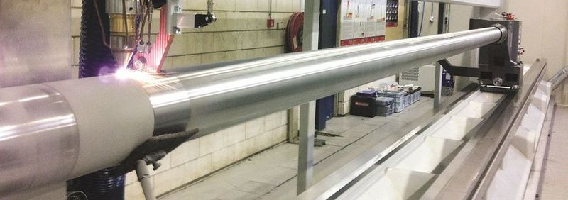 EHLA-Anlage zum Laserbeschichten von bis zu zehn Meter langen Kolbenstangen.