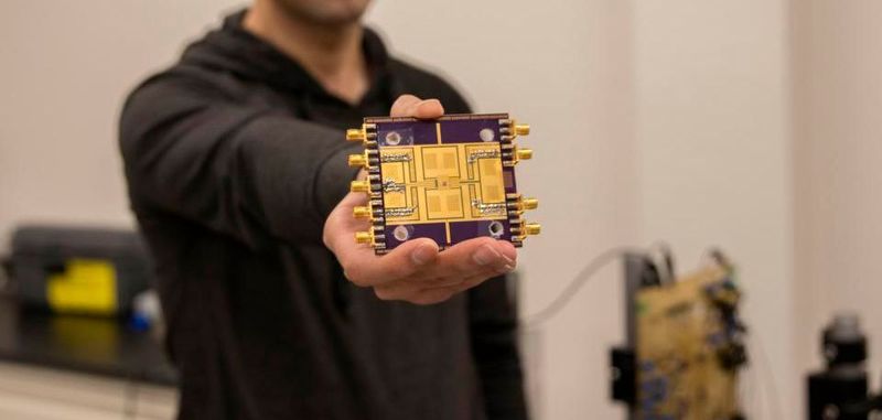 Der von Omeed Momeni und Hossein Jalili an der University of California in Davis entwickelte Prototyp eines Phased Array Chip verspricht Bandbreiten von bis zu 52 GHz.