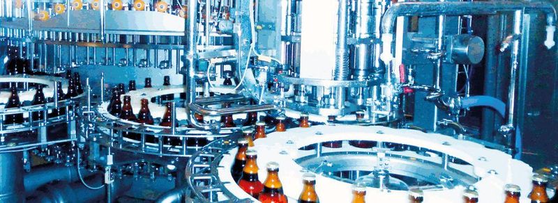 In den Flaschenfüllern der Einbecker Brauerei AG sind die Inoxline-Steckanschlüsse direkt im ständig feuchten Nassbereich der Anlage montiert.