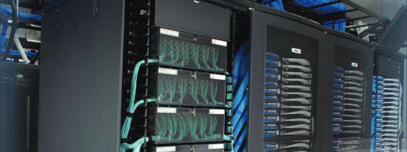 Bisher fiel den meisten Datacenter-Betreibern die Wahl zwischen Singlemode- und Multimode-Fasern (MMF) leicht - der Preis war ausschlaggebend. Doch Software Defined Networks und neue Standards ändern die Regeln.