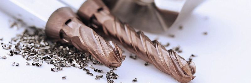 Vier Zähne und eine im Schaft integrierte Kühlung sorgen für eine perfekte Oberfläche in Schleifqualität.
