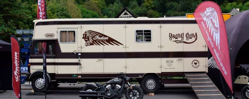 Eine Indian und der Young Guns Speed Shop in Glemseck.