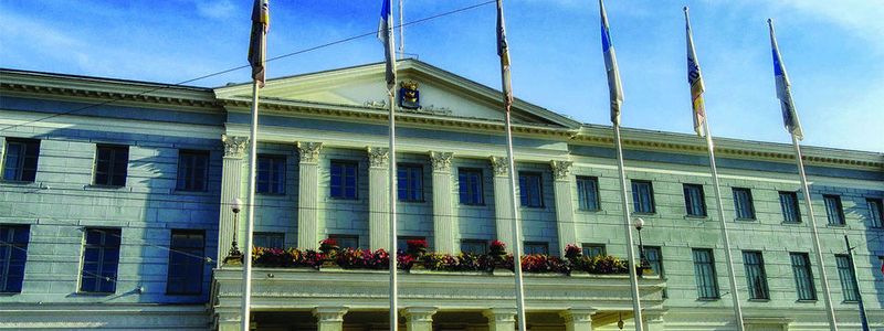 Die finnische Regierungsbehörde Kela wechselt vom Mainframe zum Re-Hosting mit "Open Frame ", eine Software von Tmaxsoft; im Bild: das Regierungsgebäude in Helsinki.