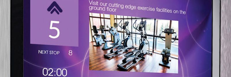 Das interaktive Diplay informiert z.B. über das lokale Wetter und die Einrichtungen eines Gebäudes - hier über den Fitnessraum im Erdgeschoss.