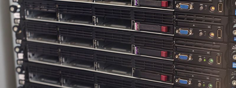 Windcloud nutzt Wund und Biogas als Energiequellen für die Server im eigenen Rechenzentrum; die Kunden bekommen logische Einheiten: virtuelle Server.