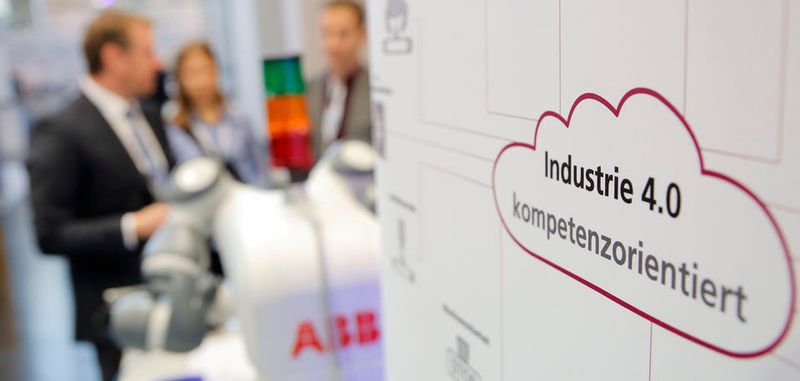 SPS 2017: Die Digitale Transformation rückt in der Branche immer stärker in den Fokus. Diesen Trend spiegeln themenbezogene Sonderschauen und Foren wider.