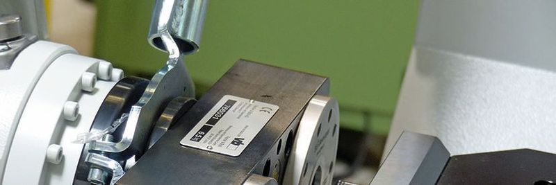 Vb-Dock-Lock ist ein Spannsystem, das mit hoher Wiederholgenauigkeit und hohen Einzugskräften überzeugt, gleichzeitig aber auch als formschlüssige Spannung, die als absolut verschleissarm gilt.