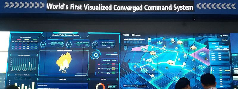 Huawei steckt einen enormen Anteil des Umsatzes in Forchung und Entwicklung. Immer bedeutenden wird das B2B-Geschäft. Im Showroom von Shengzen ist etwa die erste visualisierte und integrierte Kommandozentrale zu sehen