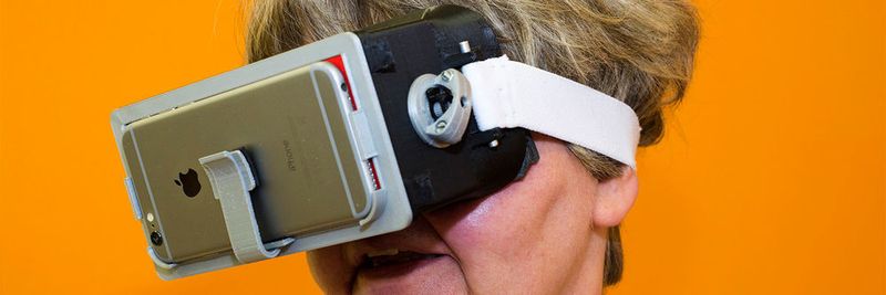 Im Rahmen des Projekts VR-Read hat das Fraunhofer IPA ein Aufnahmegestell zum Ausdrucken und eine entsprechende Leseapplikationssoftware für ein Android-basiertes Smartphone entwickelt. Hier zu sehen: Das Siegermodell aus dem Wettbewerb von Thomas Schneider.
