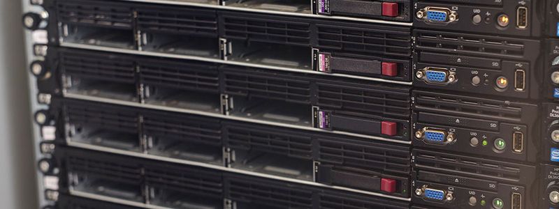 Windcloud nutzt Wund und Biogas als Energiequellen für die Server im eigenen Rechenzentrum; die Kunden bekommen logische Einheiten: virtuelle Server.
