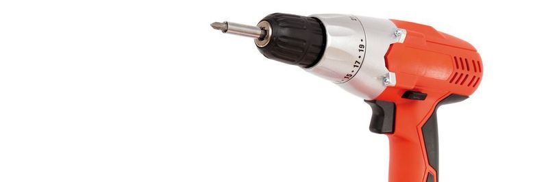 Ein Akkuschrauber darf in einer guten Werkzeugausstattung nicht fehlen. Jedoch wird das Gefahrenpotenzial der Lithium-Ionen-Akkus häufig unterschätzt.