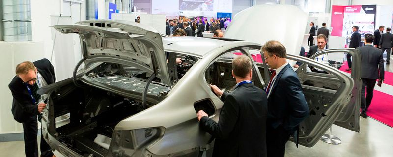 Die Marktstudie „Leichtbau als Innovationstreiber“ erläutert die Treiber für den automobilen Leichtbau – von den gesetzlichen Anforderungen und Ressourcenschonung über die Elektromobilität bis zur verbesserten Fahrdynamik.