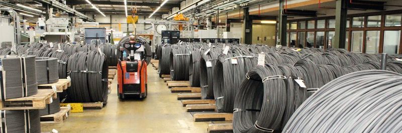 Walzdrähte aus Stählen und Edelstählen – das Rohmaterial für ein breites Produktspektrum von Fischer-Befestigungselementen.