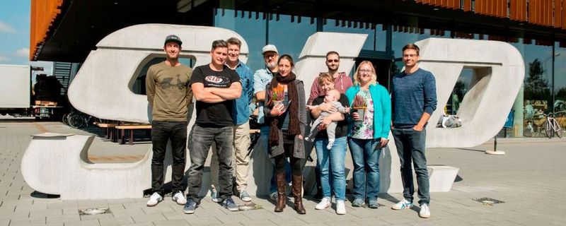 Im Bild von links nach rechts: Ralf Jodl (Geschäftsführer), Robert Kerner, Oliver Schmuck, Christian Seidl, Tina Ossenberg, Manuela Jurack, Andreas Rabl, Kerstin Rieg und Alexander Barth (Geschäftsführer).