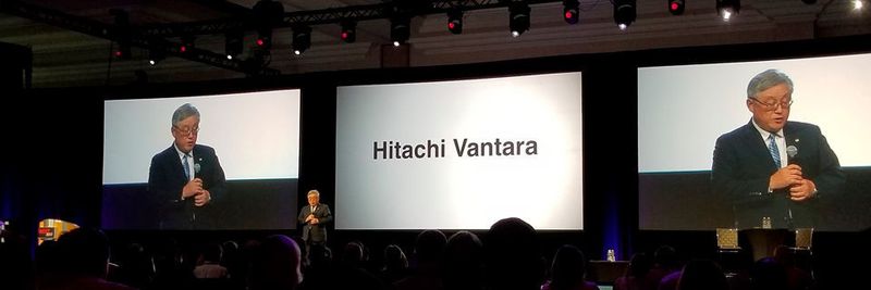 Hitachi-CEO Toshiaki Higashihara verkündet die neue Company.