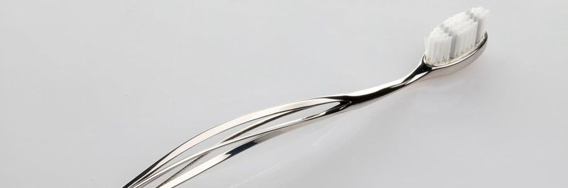 Damit wird Zähneputzen zum exklusiven Erlebnis: Design-Variante 2 der MIO-Luxus-Zahnbürste