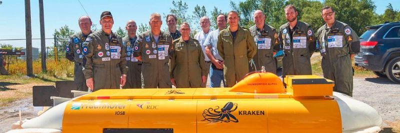 Das kanadische Projektteam mit dem in Ilmenau entwickelten Unterwasserfahrzeug Dedave.