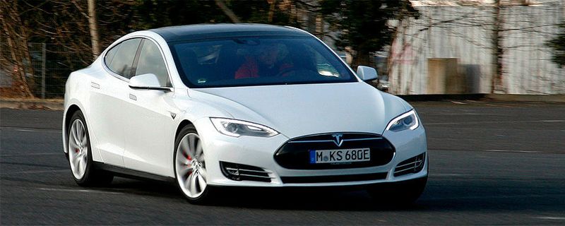 Tesla plant offenbar automatische Batteriewechsler für seine Modelle S (im Bild) und X und hat ein entsprechendes Patent beantragt.