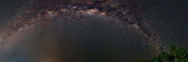 Stammen die Teilchen aus unserer Milchstraße oder aus anderen Galaxien? Die Frage konnten Astrophysiker der Universität Wuppertal jetzt lösen.