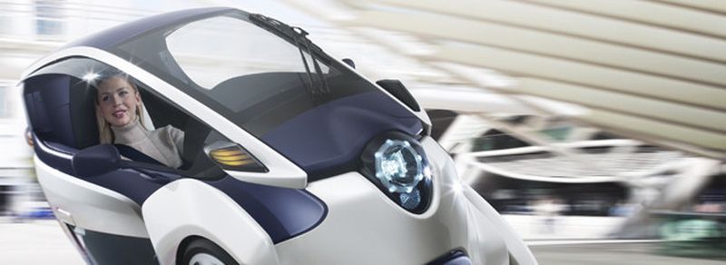Der Toyota i-Road kombiniert die Vorzüge eines Autos mit der Wendigkeit eines Zweirads