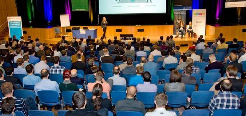 Keynote auf dem ESE Kongress: Die Trends in der Embedded-Software-Entwicklung hören und diskutieren über 1100 Teilnehmer jährlich im Dezember in Sindelfingen