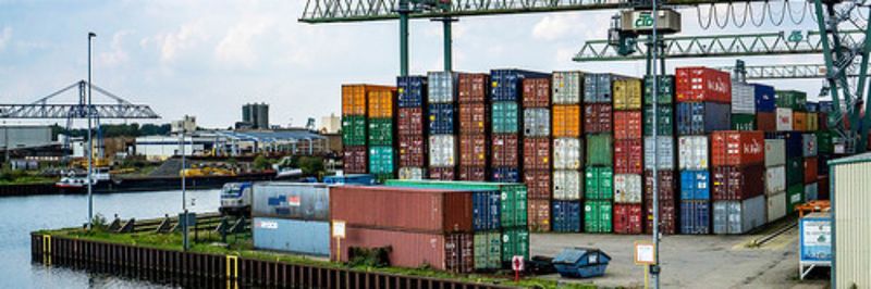Das Supply Chain Center of Excellence plant Lieferketten und trägt einen großen Teil zu einem reibungslosen Warentransport bei.
