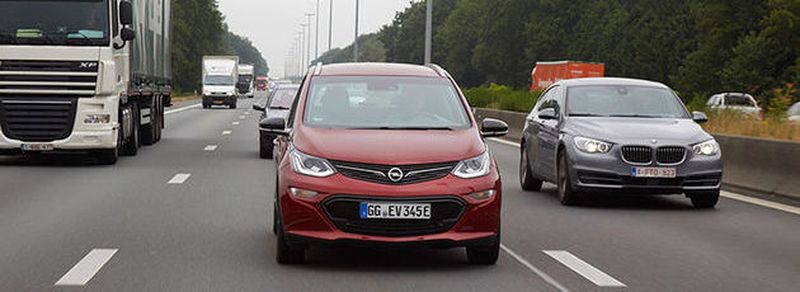 Wer mit einem Elektroauto so fährt wie immer, so die Erkenntnis nach wenigen Autobahn-Kilometern, der kommt nicht weit.