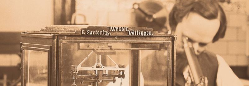 Abb.1: Kurzarmige Analysenwaagen wie diese bildeten Ende des 19. Jahrhundert das Fundament für den Erfolg von Florenz Sartorius.