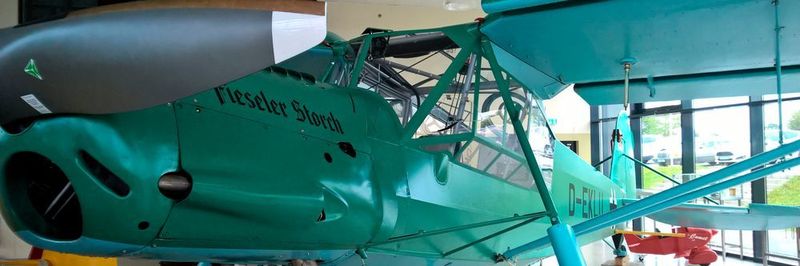 Der Fieseler Storch stammt aus dem Jahr 1936. Das Flugzeug wurde u.a. als Sanitätsflugzeug im Zweiten Weltkrieg eingesetzt.