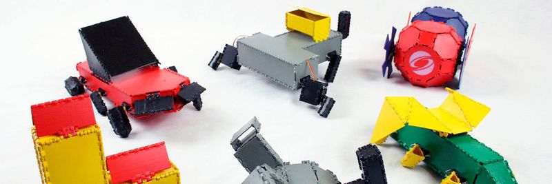 Die kleinen Roboter können binnen weniger Minuten designt werden – dabei kombinieren die User ihren Roboter aus 50 Körpern, Rädern, Beinen, Peripheriegeräten und der Gangart.
