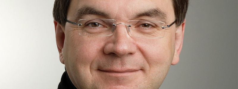 „TCO-Betrachtung einführen, Cloud-Gedanken konsequent umsetzen“, Professor Dr. Volker Lindenstruth, Lehrstuhl für Architektur von Hochleistungsrechnern am Institut für Informatik des Frankfurt Institute for Advanced Studies.