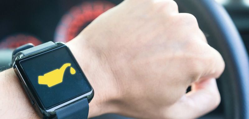 Ladezustandsüberwachung in Wearables: Eine Smartwatch zeigt das Ende der Laufzeit des Akkus.