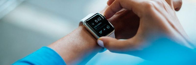 Wearables wie Smart Watches, bisher hauptächlich im B2C-Bereich verbreitet, werden immer smarter und damit für den Industrieeinsatz zunehmend interessanter.
