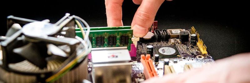 Ein Systemhaus bietet Software, Hardware und Services an.