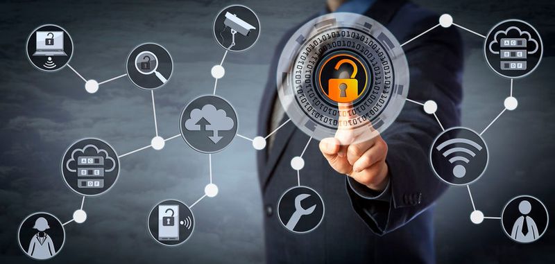 Hersteller werden haften: Nicht nur hinsichtlich des Datenschutzes haben sich die Regelungen verschärft. Wer unsichere Geräte für das Internet der Dinge produziert, wird sich künftig der Produkthaftung nicht länger entziehen können.
