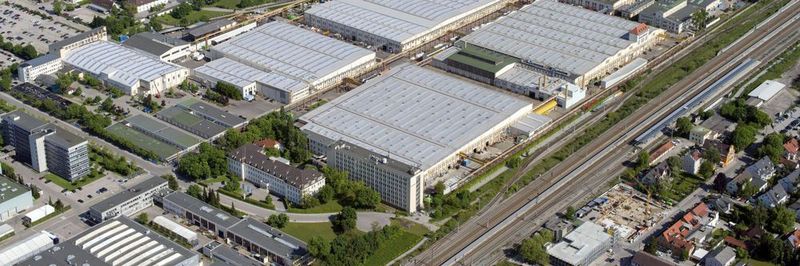 Jede Maschine bekam in der Fertigung bei Krauss Maffei Technologies eine Art durchgängige automatisierte „Gesundheitsakte“, um Transparenz in der Produktion zu schaffen – als Basis für Verbesserungen.