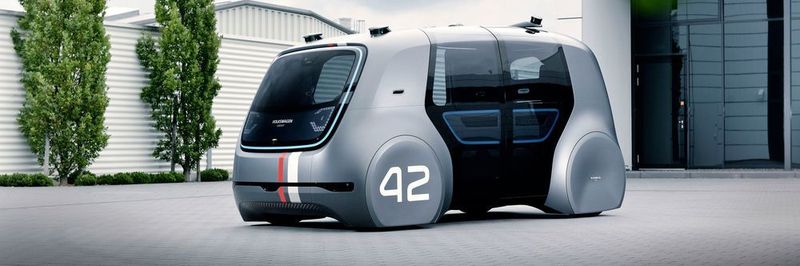 Laut VW soll der autonome People Mover „Sedric“ ab dem Jahr 2021 in zwei bis fünf Städten unterwegs sein. Aktuell werden die Prototypen auf dem VW-Werksgelände in Wolfsburg getestet.