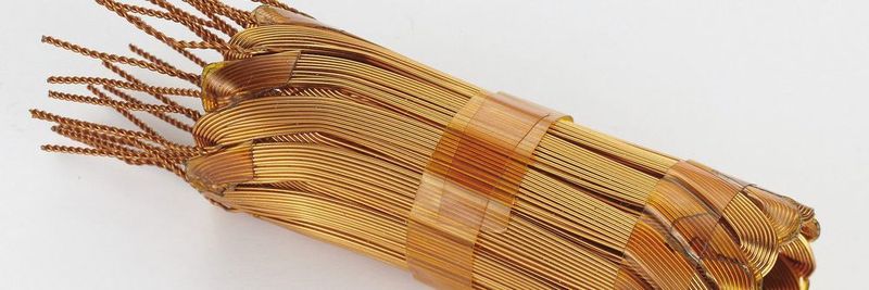 Einzeln gewickelte und überlappend gesteckt: So lässt sich in der Spule eine besonders große Menge Kupfer unterbringen.