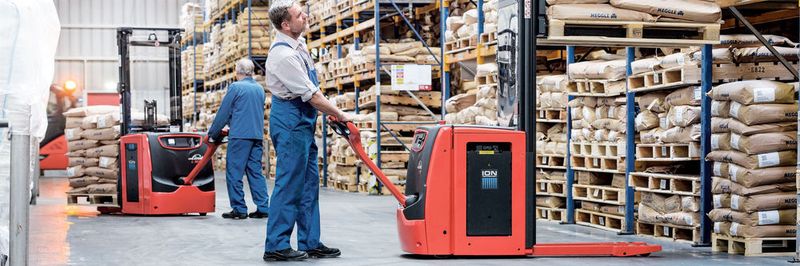Ein Großteil der Logistikaufgaben im Lager kann Linde Material Handling jetzt mit Lithium-Ionen-Technik abdecken.