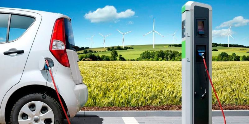 Sollen in Zukunft Elektroautos das Straßenbild dominieren, müssen Verkehrs- und Energiesektor stärker aneinander gekoppelt werden.