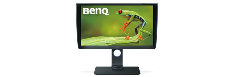 Der 27-Zoll-Monitor Benq SW271 liefert die 4K-Auflösung und unterstützt HDR10. Die Blendschutzhaube gehört zum Lieferumfang.