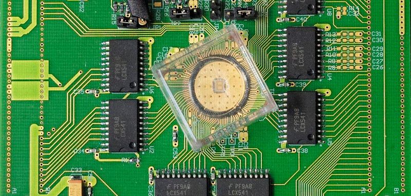 Vorreiter: Der Prototyp des In-Memory-Coprozessors von IBM Research nutzt 1 Mio. PCM-Elemente.
