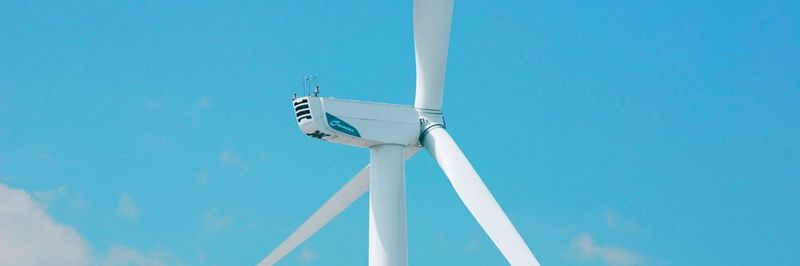Die Moog Industrial Group entwickelt und produziert hochleistungsfähige Lösungen für die Pitchregelung für Windenergieanlagen, darunter Pitchsysteme, Schleifringe, Blattmesssysteme und bietet weltweiten Service für Windenergieanlagenhersteller und Windparkbetreiber. Pitchsysteme überwachen und steuern den Winkel der Rotorblätter und agieren somit als entscheidendes Sicherheitssystem zum Schutz der WEA vor Überdrehzahl.